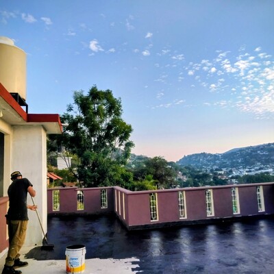 Aplicación de primario asfáltico.