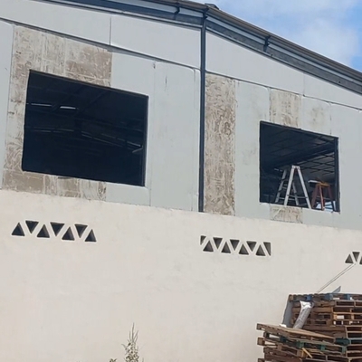 Nave industrial en segundo piso con pergolado en IPR