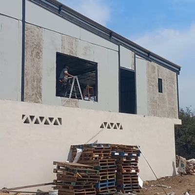 Nave industrial en segundo piso con pergolado en IPR