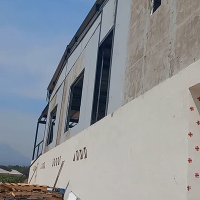 Nave industrial en segundo piso con pergolado en IPR
