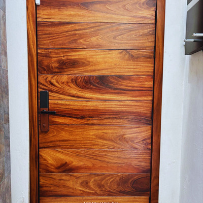 Puerta Principal de madera