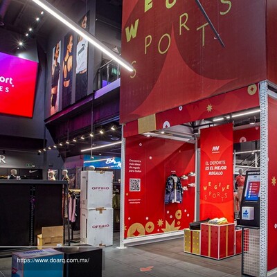 Composición Interior de Tienda Deportiva