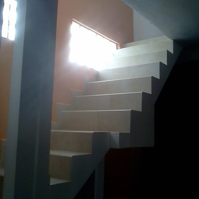 ESCALERA EV8