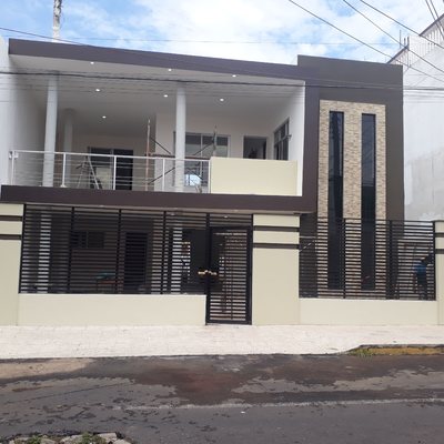 Fachada principal de remozamiento de residencia en el fracc. reforma de Veracruz Ver.