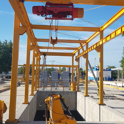 Cuchara bi valva electro hidraulica.