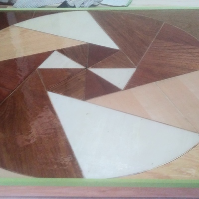 Centro de mesa cuadrada.