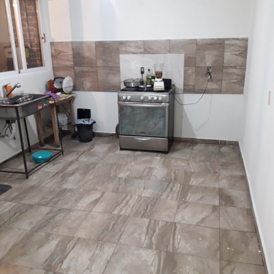 Colocación de loseta en piso y pared y pintado