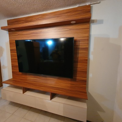 Centro de entretenimiento para pantalla