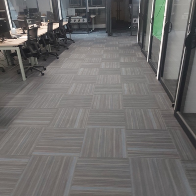 Lavado de alfombra en oficinas
