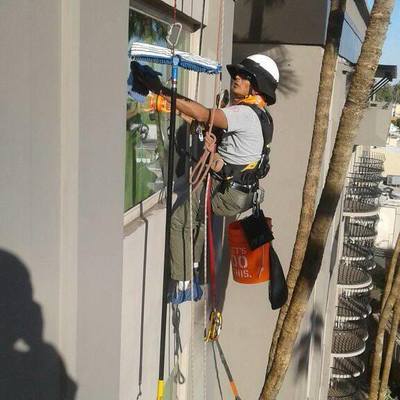 Limpieza de vidrios Hotel Lucerna Mexicali.