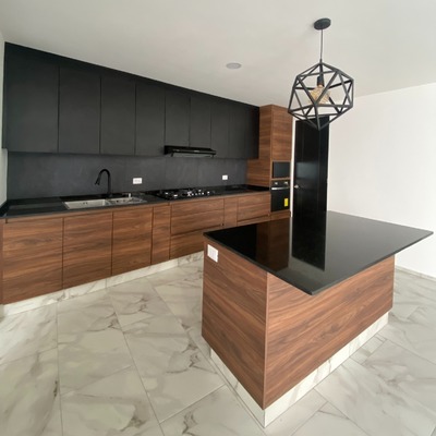 Cocina moderna con estética refinada