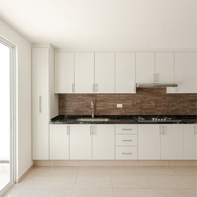 Cocina contemporánea con excelente iluminación natural