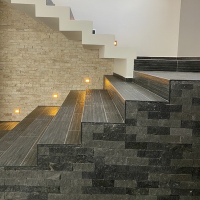 Escalera con presencia arquitectónica