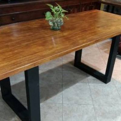 mesa de hierro y madera