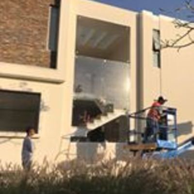 FACHADA CRISTAL TEMPLADO CON ARAÑAS