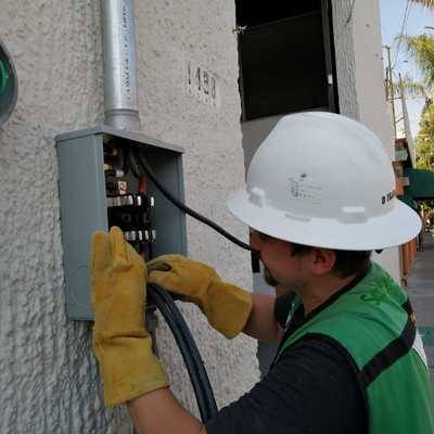 INSTALACION DE ACOMETIDA TRIFASICA