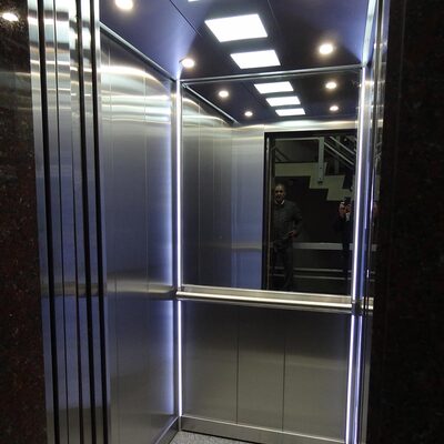 Elevador Cabina Cerrada Comercial