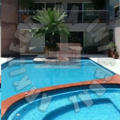 Remodelación de alberca e integración de construcción de jacuzzi.