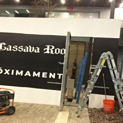 Construcción de isla Cassava Roots