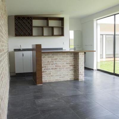 Área social con integración interior-exterior