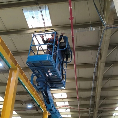 Charola de cableado en planta