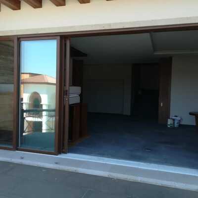 Puerta corrediza tipo pocket Kömmerling (apertura amplia)