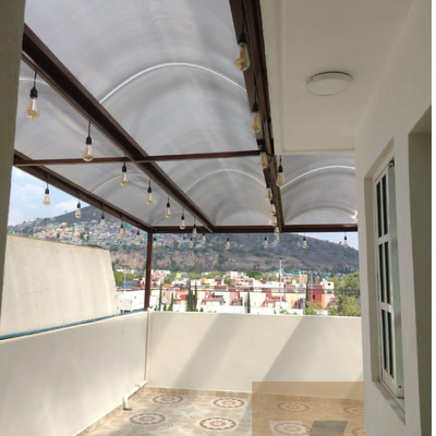 Domo de policarbonato en curva