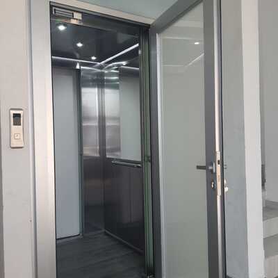 Elevador Cabina Cerrada Comercial