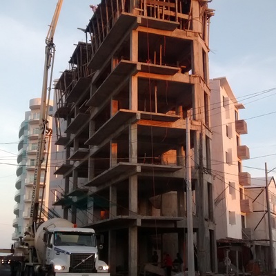 Edificio de condominios, siete niveles, en Fraccionamiento Costa Verde.