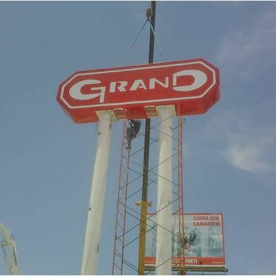 Fabricación e Instalación de unipolar Grand