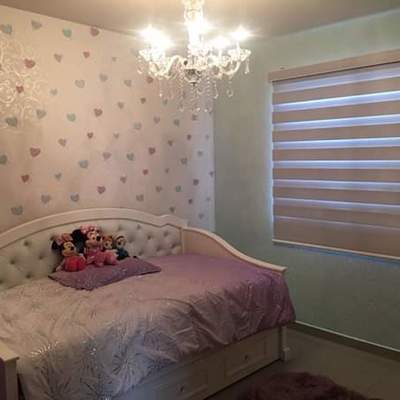 Persianas y papel tapiz