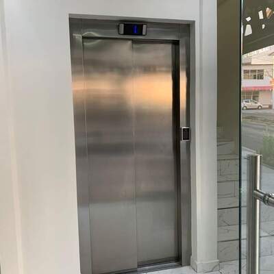 Assensor con cuarto de máquinas