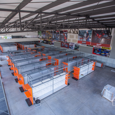 MUEBLES COMERCIALES