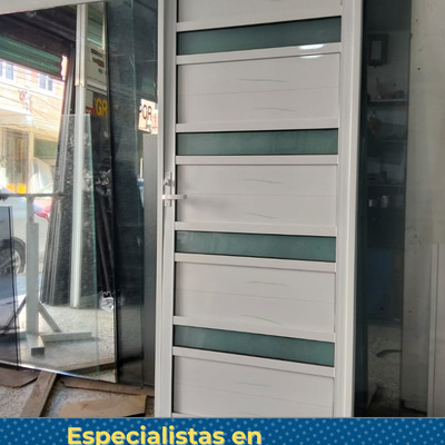 Fabricación de puerta de aluminio con diseño del cliente