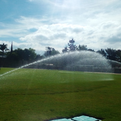 Sistema de riego deportivo