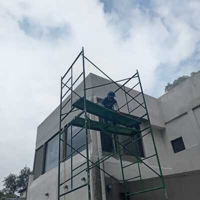 DANDO MANTENIMIENTO A FACHADA