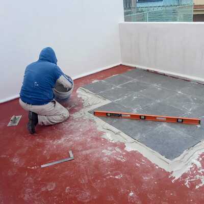 COLOCANDO PISO CERAMICO EN TERRAZA