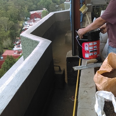 Reparación e impermeabilización de jardinera  en terraza de Edificio en Alencastre 268. lomas 