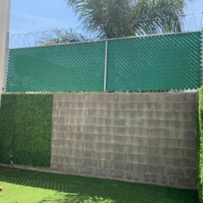 Colocación de Follaje verde en muros