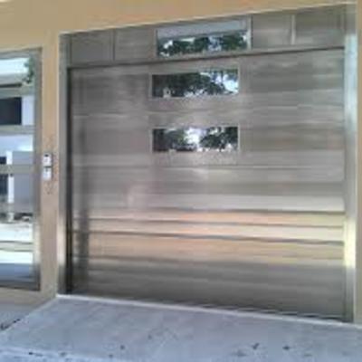 Portón eléctrico en aluminio