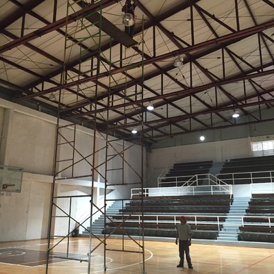 Cambio de lamparas en alturas.