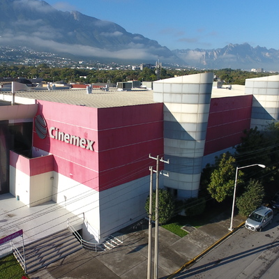 Reparaciones y pintura exterior en Cinemex