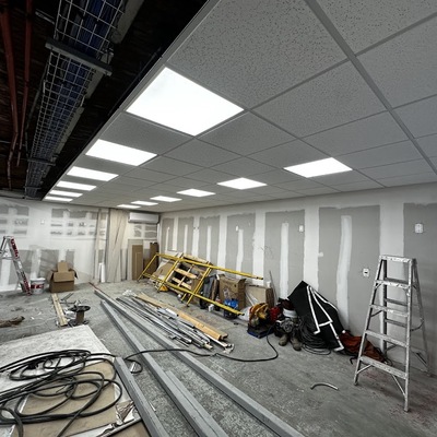 Instalación eléctrica e iluminación en oficinas