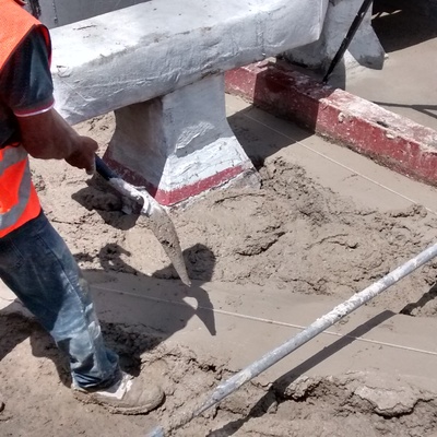 Colocación de Hormigón para Nivelación. de loza