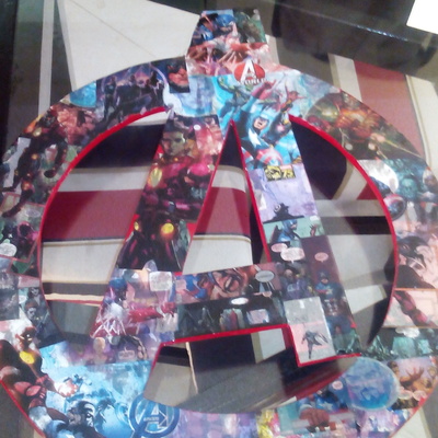 AVENGERS logo decorativo