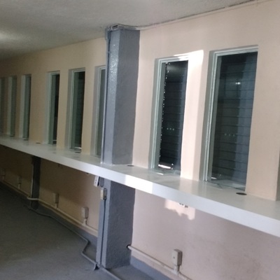 Barras de madera y vidrio templado