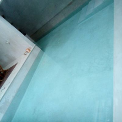 Alberca en interior con acabados de Chukum.