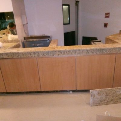 BARRA DE BUFFET EN GRANITO ORNAMENTAL