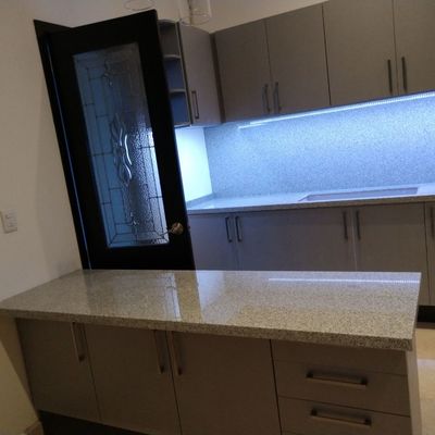 COCINA EN GRANITO GRISSAL Y MDF