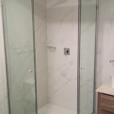 Cancel de baño en escuadra, natural